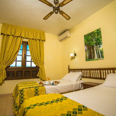 Ξενοδοχείο με διαμερίσματα Ona Rosas 4*