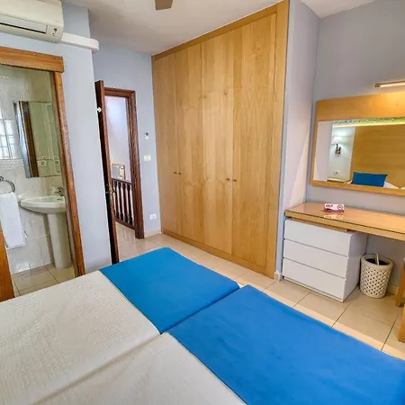 Ξενοδοχείο με διαμερίσματα Ona Rosas