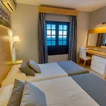 Ona Rosas شقة فندقية 4*