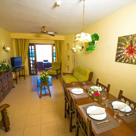 Ona Rosas Apartahotel