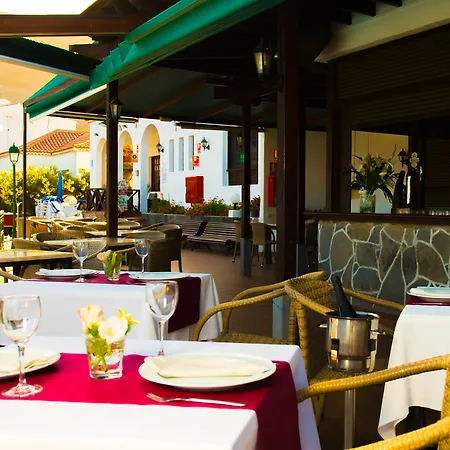 Ona Rosas Apartahotel