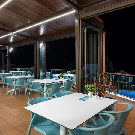 Apartmanhotel Ona Rosas 4*